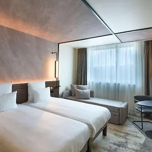 4* מלון Novotel Expo