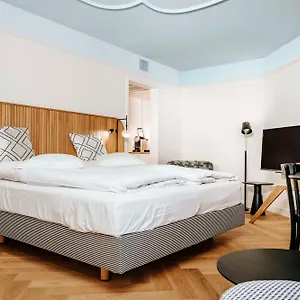 4* מלון Western
